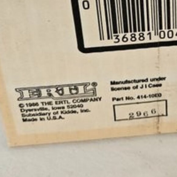 1986 Farmall H Collectible Tractor, 1/16, NIB - Picture 5 of 5